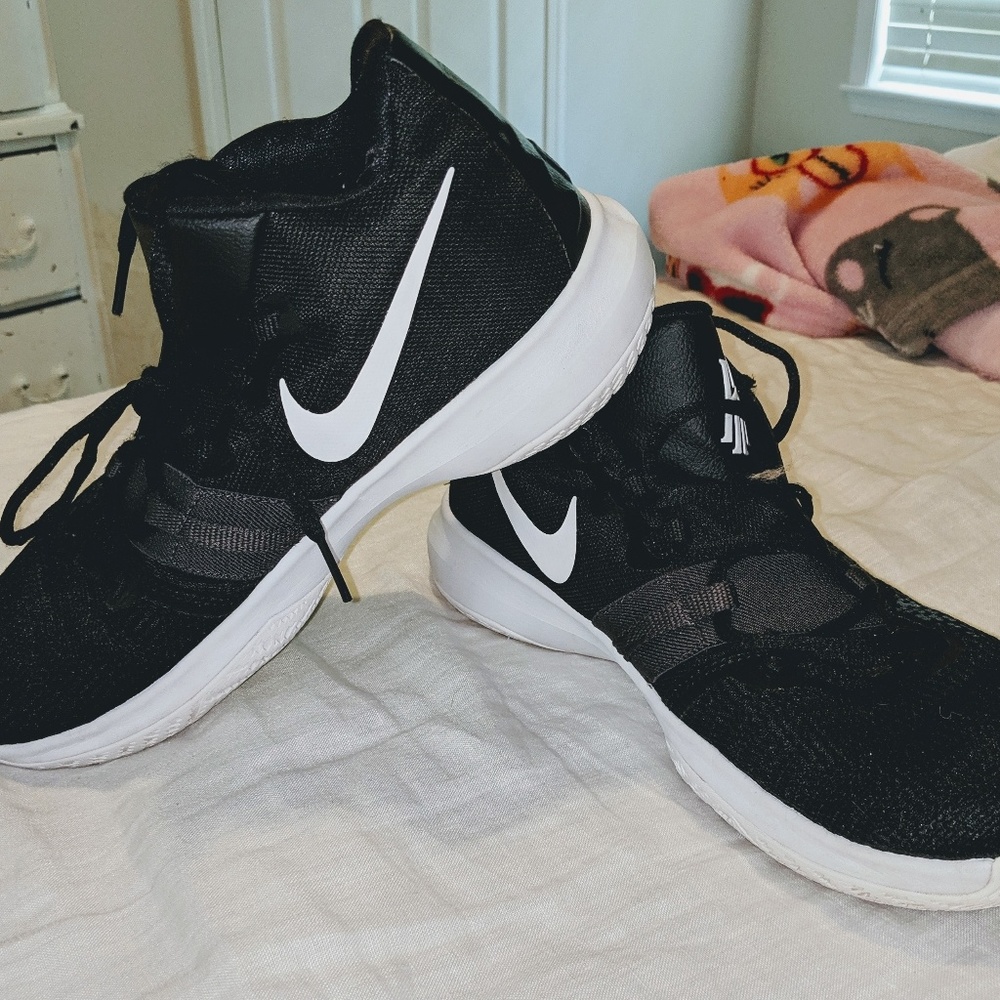 Nike Kyrie Irving Zoom Flytrap Shoes